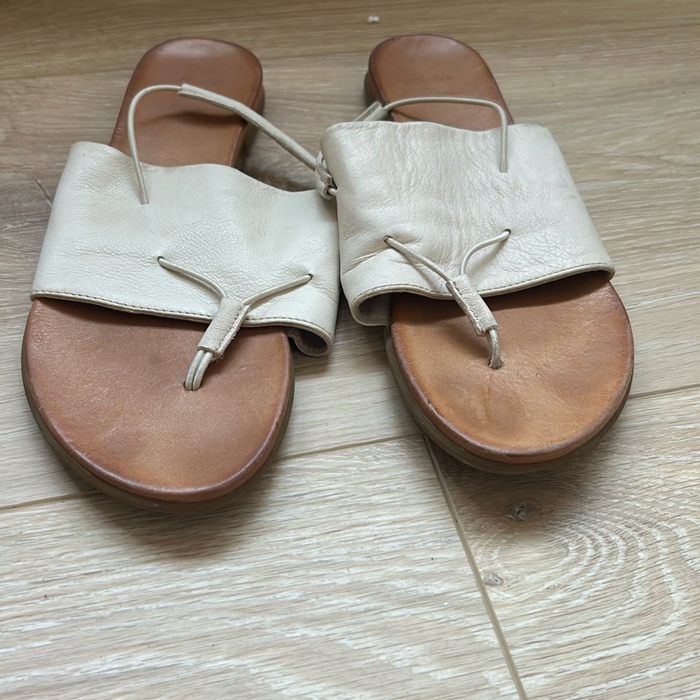 Bats leather sandals